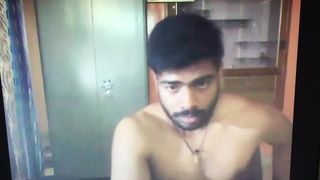 Тамильский индийский паренек мастурбирует член перед камерой