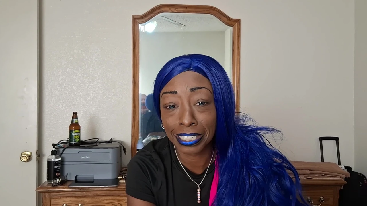 BLU Nastie getting ready for her friends to watch.