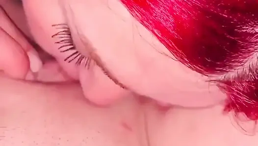 Лесбиянка лижет Pinkpussy