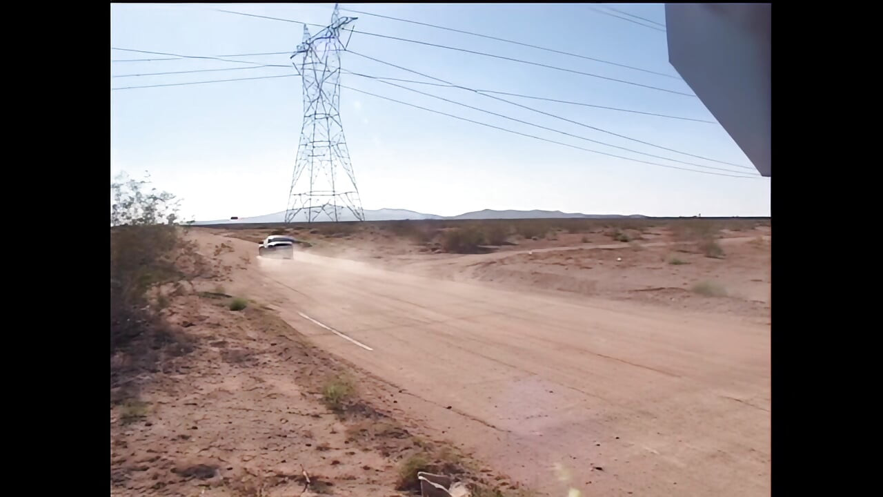 ميكو لي: بزاز مذهلة ومتجولة مع اللعنة