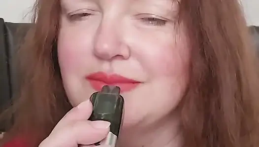 Foggy lady in rot, dampft