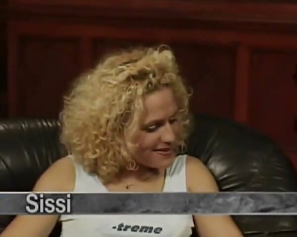 Blondă perfectă din Franța futută anal în trei
