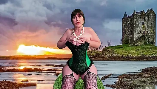 Бабушка Highlander: шлюховатая шотландская корсуалка