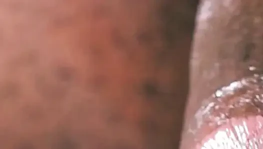 Gadis kulit putih ini nggak ngebiarkan kontol besar pria kulit hitam ini ngentot memeknya tanpa kondom, jadi dia ngentot pantatnya habis-habisan