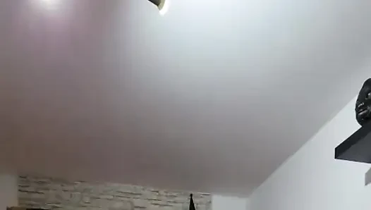Массаж ступней и удары ногами