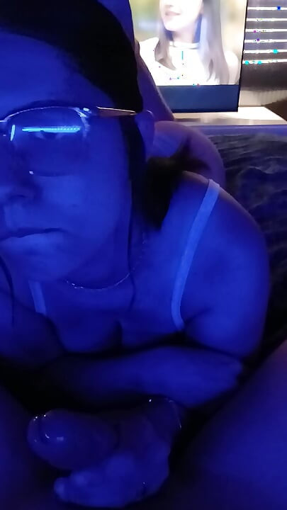 Opet se tvoja omiljena milf zabavlja