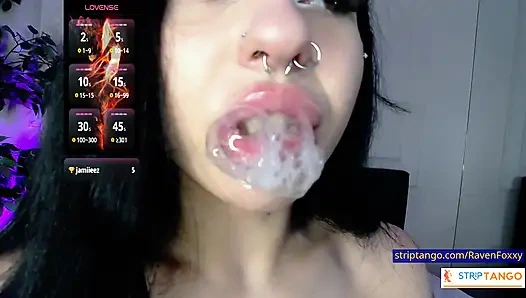 Ravenfoxxy minta teman kantornya untuk kembali ke rumah setiap kali mereka butuh pelarian cepat