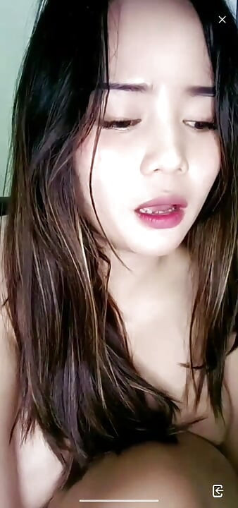Bokep indo gadis colmek pamer tubuh montok