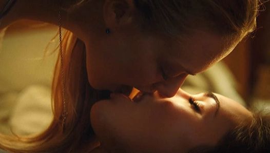 Megan Fox 的女同性爱场景在jennifers的身体里