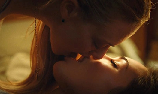 Megan Fox lesbo seksscène in Jennifers lichaam Scandalplanet.co