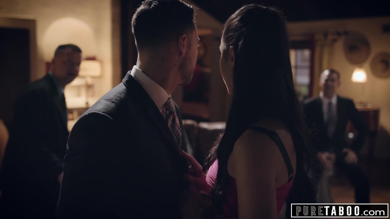 純粋なタブー痴女がビジネスマンに屈辱-公共ファック