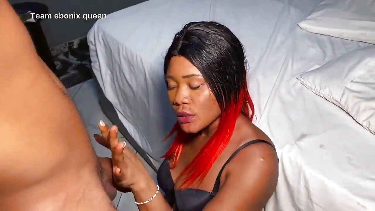 Extrém anális nagy fasszal a sárga seggében