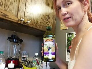 Aurora Willows montre comment faire de l'huile de massage pour vos muscles endoloris