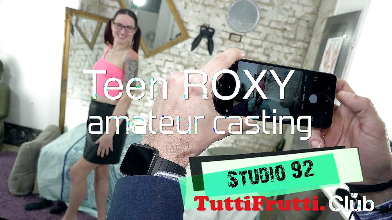 jovem Roxy anal casting
