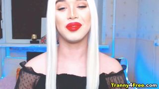 Provocando nua masturbando transsexual dominante