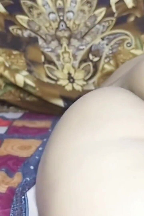 Первое анальное проникновение с черным членом, настоящая индийская девушка дези 18 лет