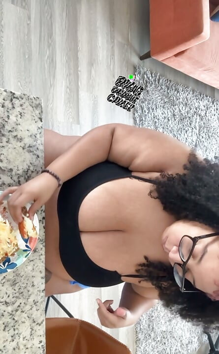 Biggdebbiecakez Mukbang