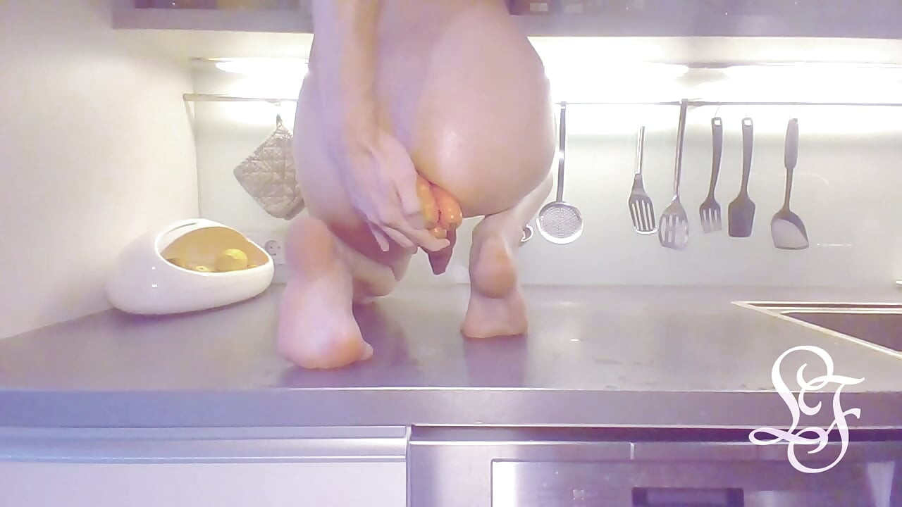Full Video of me stretching my butt with potatoes, carrots and lemons