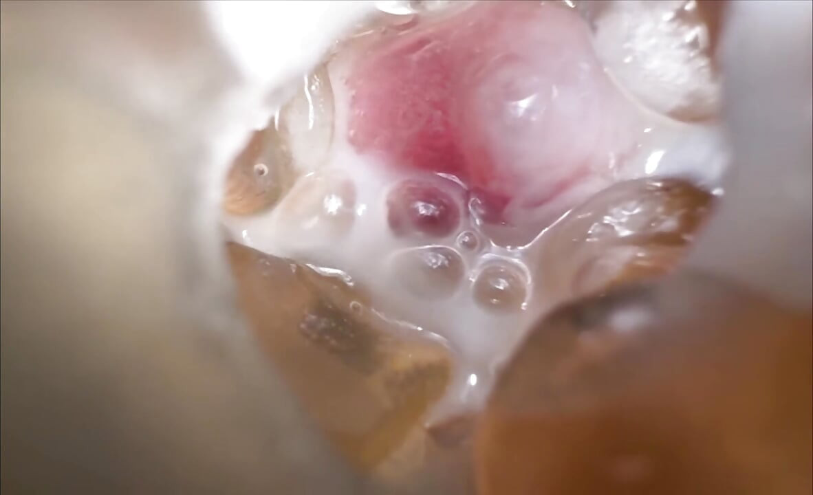 Fleshlight'ı sikerken, inlerken ve edepsizce konuşurken iç görünümlü büyük dölleme