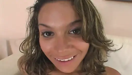 Blowjob panas untuk kontol keras besar