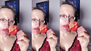 Asmr Paprika Jedenje bibera - Asmr, naočare za oči, gianess, karmin, velike usne, usta, hrana, fetiš lica, dugi nokti
