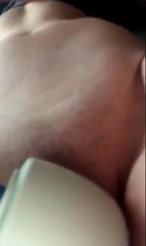 Blondine macht sich bereit zum Ficken mit Vibrator