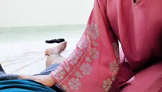 Hijabi stepmom share her sex desire with stepson in the bed Desi hot xxx