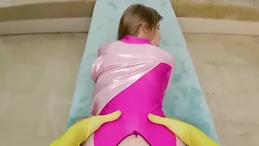 Vrcosplayx evrendeki tüm atomlar U ve Octavia Red'i yenilmez atom eve yaklaştırmak için bir araya geldi bölüm 3