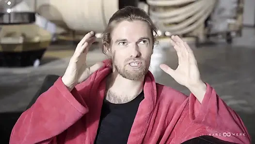 Йога-трах за кулисами