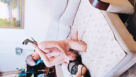 Mükemmel orta yaşlı seksi kadını sikiyor