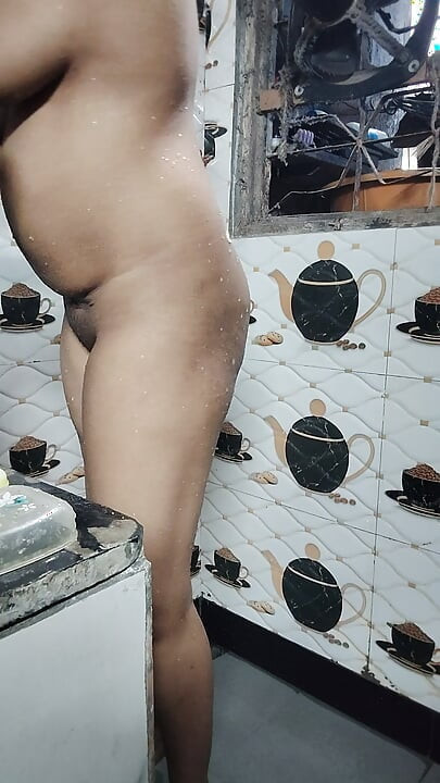 indian girl bathing nude