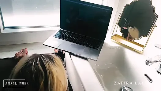 Güzel Polonyalı ev temizlikçimi tekrar sikiyorum