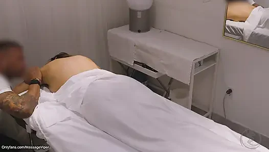 Betrügende ehefrau fickt den masseurin
