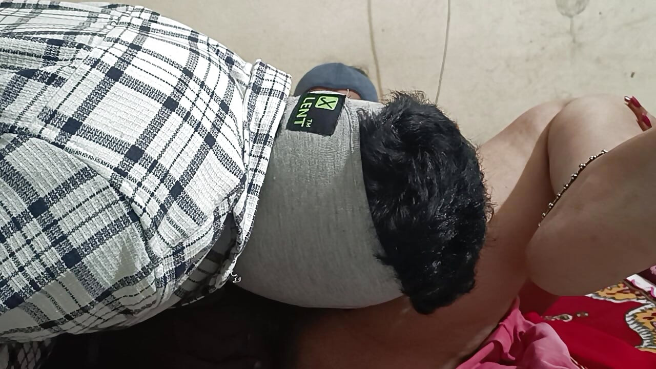 Ma voisine excitée tatie séduit un jeune homme qui baise avec un jeune garçon, voix telugu