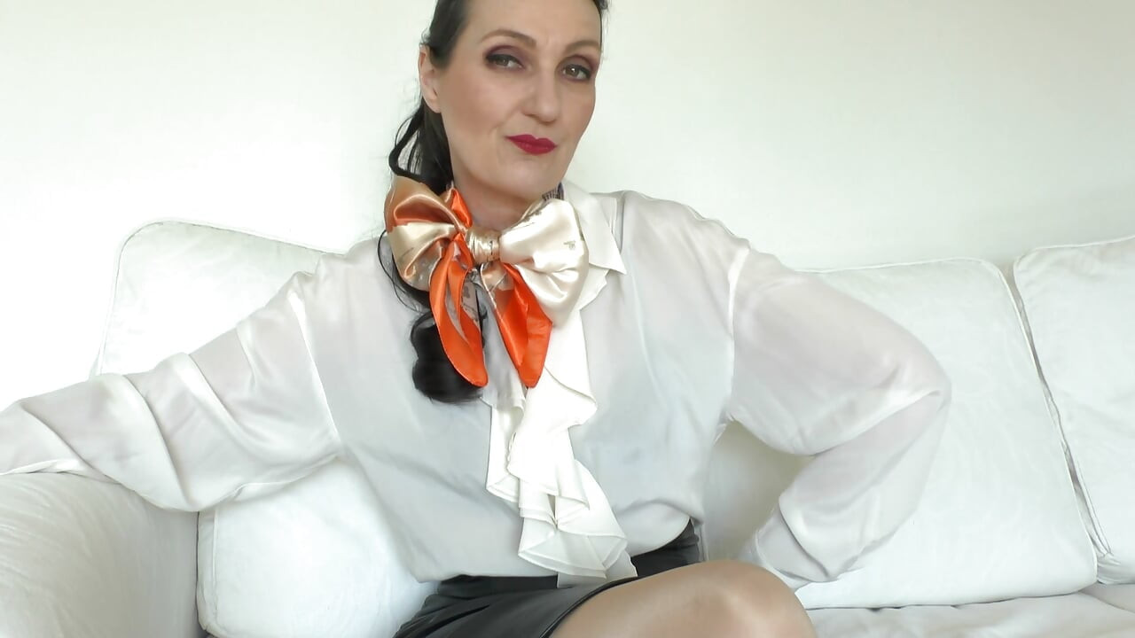 Bugyi szippantása és cumizás! Lady Victoria Valente