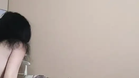 Reife schlanke milf in strümpfen von jungem liebhaber gefickt