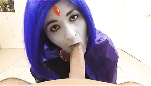 Raven lagi asik nyepong kontol besar