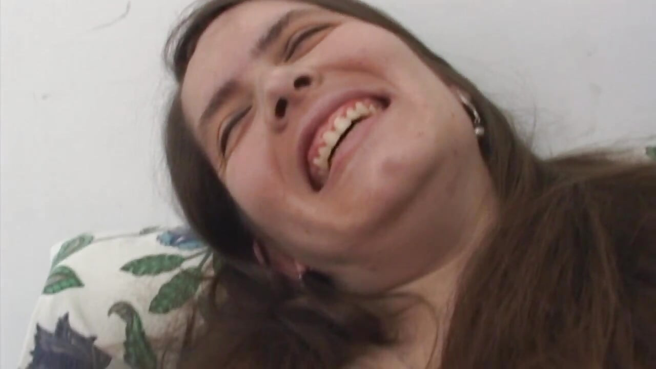 Amateur brunette gives a blowjob and gets creamed on the face