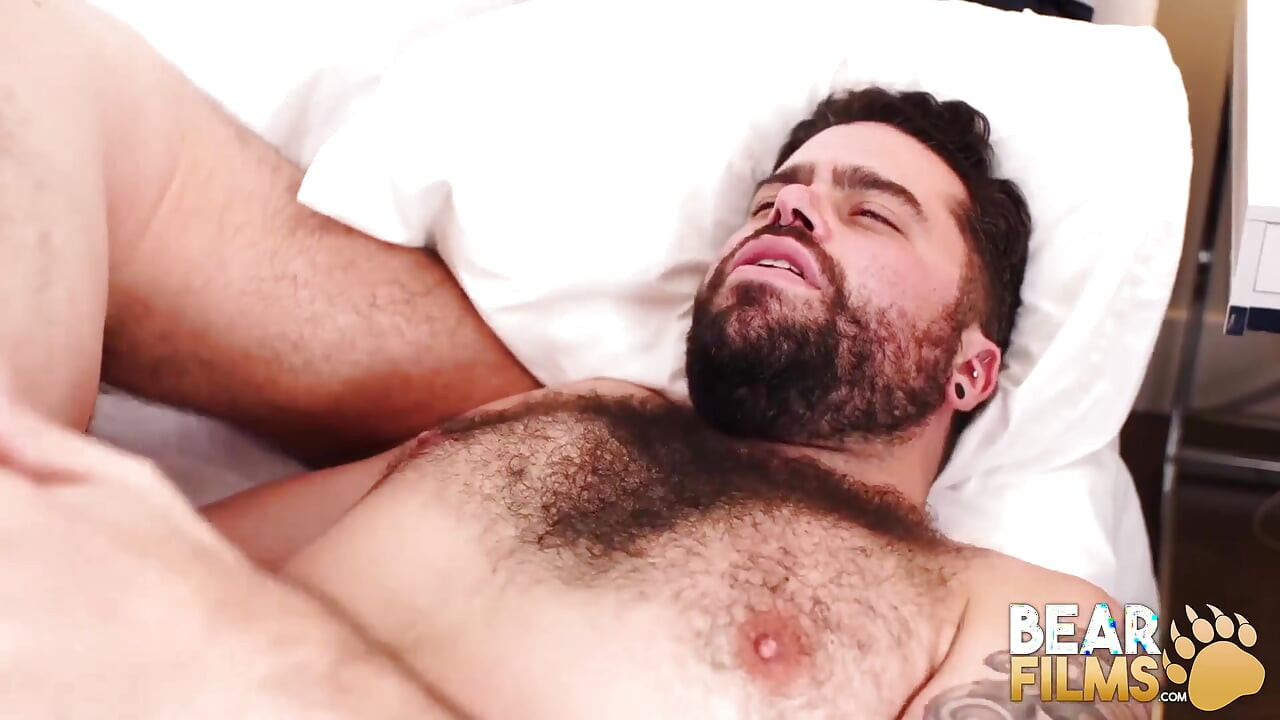 BEARFILMS - Bear Marttin Pe hammers cub Tony Rivers bareback