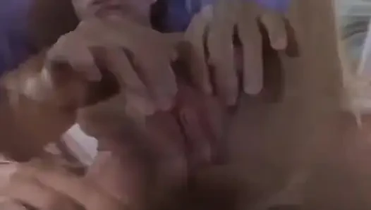 Carrie bir çift emiyor