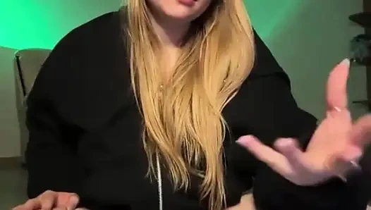 Fingering tight pussy with jucielussie