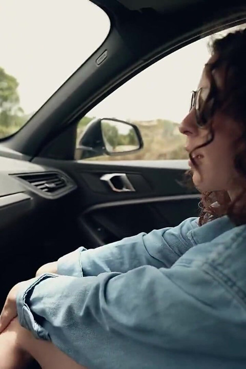 Horny Hitchhiker Give with Her Mouth for the Ride