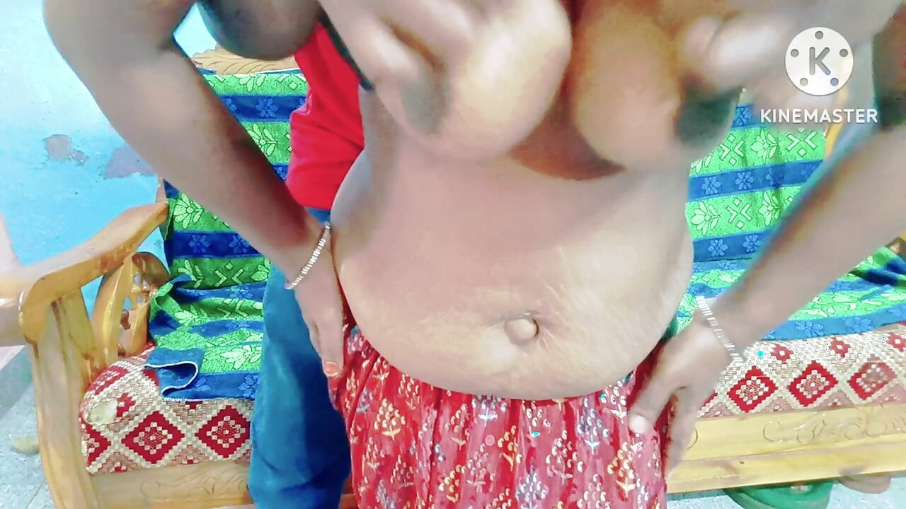 Gorący pępek sąsiada cioci ssie miód przez desi boy - tamilska brudna rozmowa z głośnym jękiem
