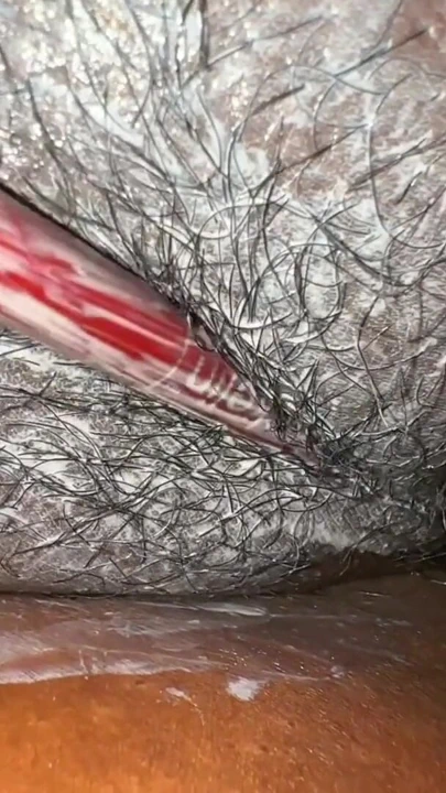 18+青少年学生妹在教室里舔她紧致的处女阴户！ |剪辑 1