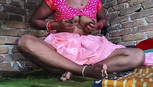 Indian desi village hot jawan bhabhi apne husband ko khush karne ke liye boobs se doodh nikali.indian xxx sex viral videos.hindi porn