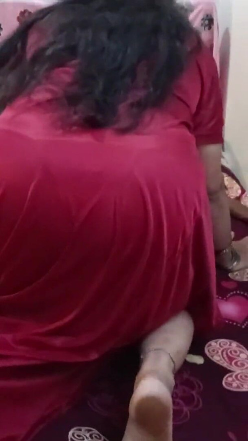 Nuevo vestido rojo, la tía super sexo con novio | Clip 1