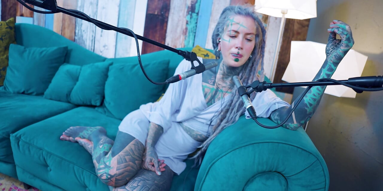 Hablo de O - Overcome - asmr podcast sfw hablando gótica flaca chica dreadlocks tatuada modelo chica tatuada