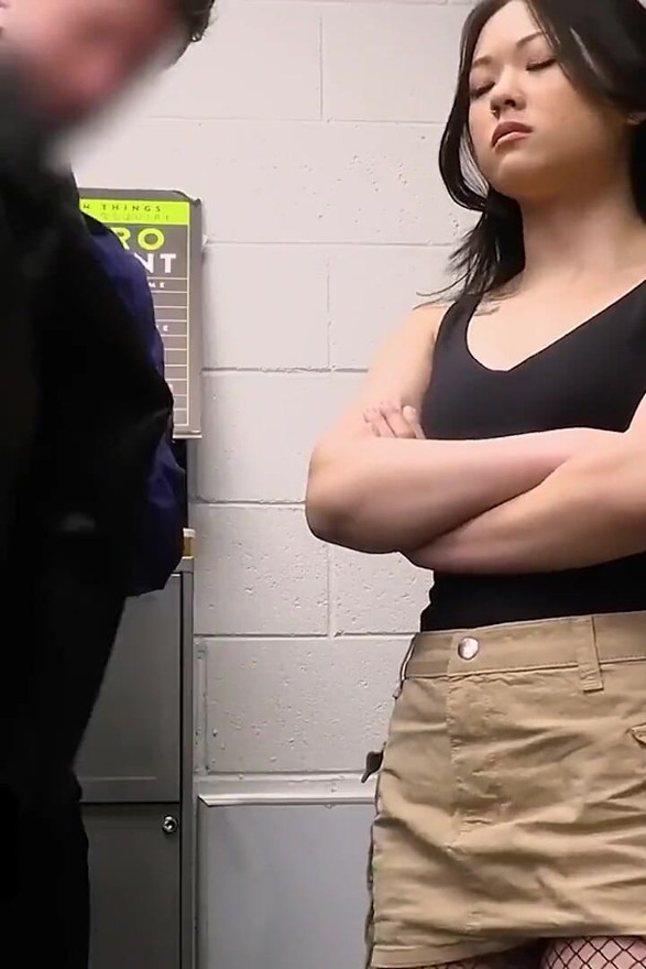 Meias arrastão? Eu vou ter que rasgá-los e procurar dentro de sua bunda grande