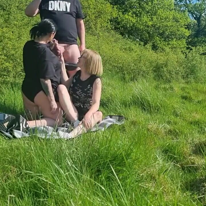 Uitându-mă la Tom Matty cum ejaculează peste doamne