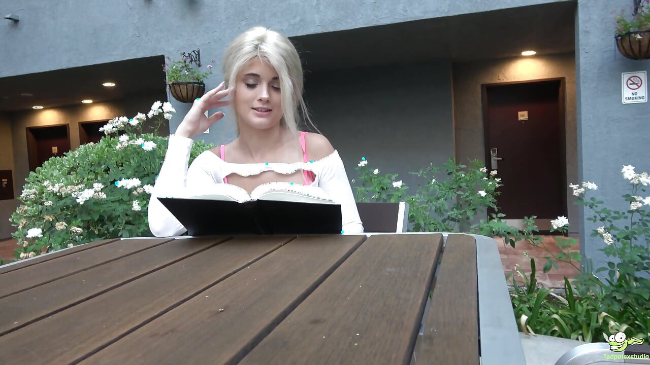 Nicole Nichols šuká Tad Pole Poté, co se její kniha udělala nadrženou